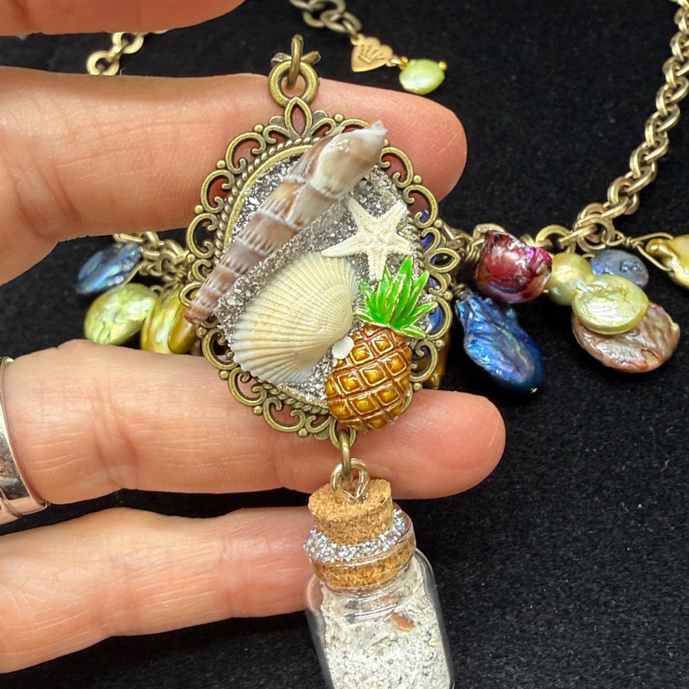 👑Adorned Crown Jewelry assemblage Pearl seascape bottle of sand shells necklace - Picture 6 of 10